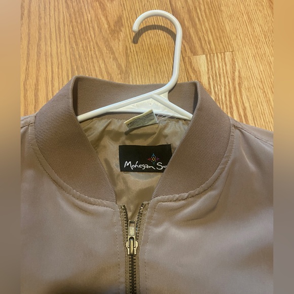 Mohegan Sun Jacket (Large) - Picture 4 of 4